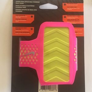 NEW Nike Women’s Diamond iPhone 5, 5S Arm Band